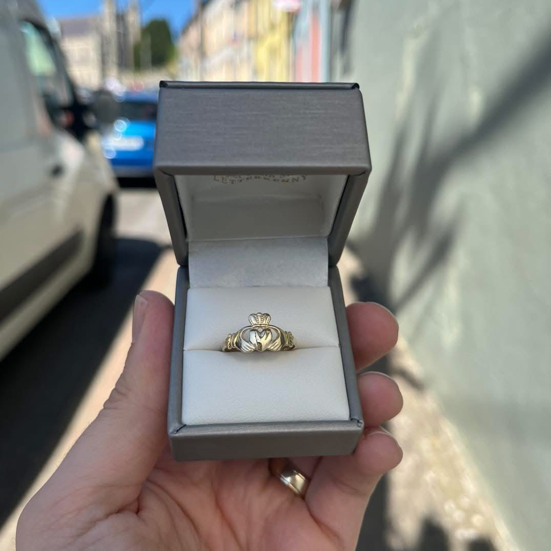 9ct Gold Ladies Claddagh Ring